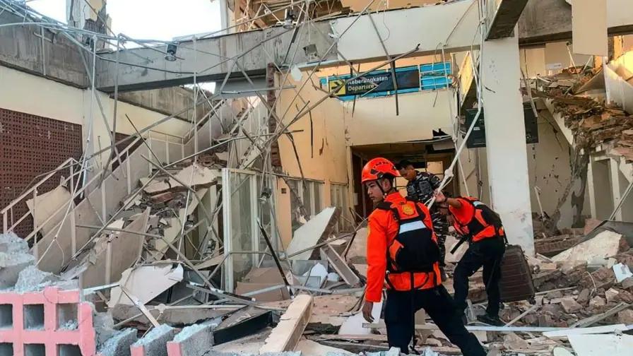 Indonesia's M7.7 Earthquake Kills 51; Tsunami Recorded cover